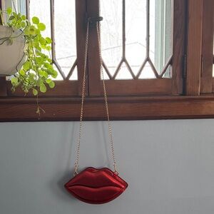 Red/ Kiss Lip-Shaped Crossbody Bag